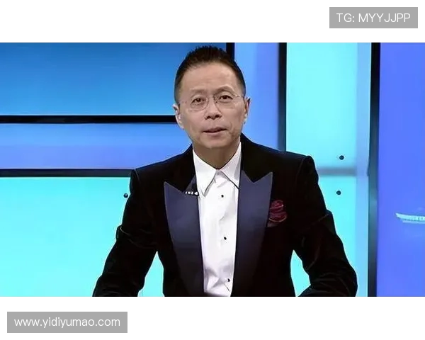 看台观战国安魂,詹俊高呼 “卓越马奎” 看台观战国安魂,詹俊高呼 “卓越马奎”